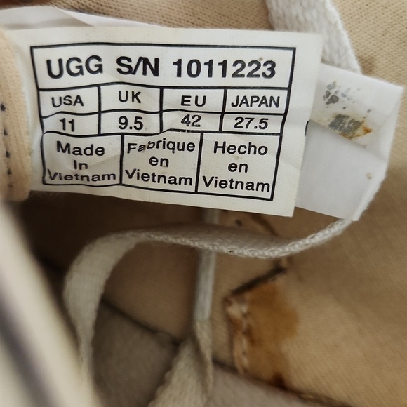 Eyan lIl in BLACK CANVAS by UGG AUSTRALIA. SIZE 11 - Picture 7 of 7